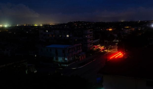 Cuba a rămas complet fără energie electrică. Colaps total al rețelei naționale și pană masivă de curent în Havana
