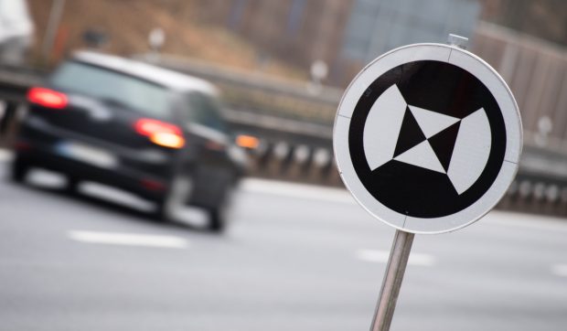 Indicatorul rutier pe care șoferii îl pot ignora complet: singurele 13 astfel de semne de circulație pot fi văzute doar pe autostrada A9, în Germania