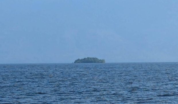 O insulă de 140 de metri lungime, plină de copaci, a apărut de nicăieri într-un lac din Canada, apoi a dispărut: nu mai poate fi văzută nici din satelit