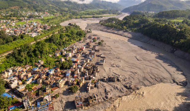 Oamenii de știință au explicat cauza inundațiilor devastatoare din Nepal și Tibet: nivelul apelor a crescut cu 7-9 metri în 30 de minute