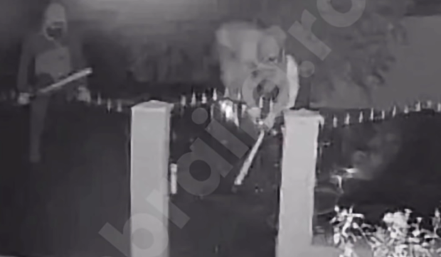 Isteria „strigoilor” de pe TikTok a ajuns la Brăila: bărbați mascați, înarmați cu bâte, intră în curțile oamenilor ca să-i sperie I VIDEO