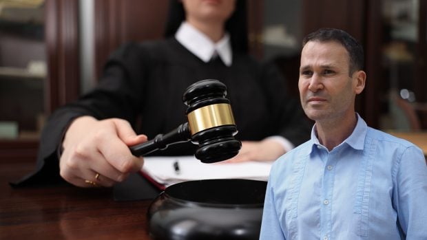 Ultima hotărâre a judecătoarei din dosarul lui Robert Negoiță înainte de a fi mutată de la București la Giurgiu: a menținut un sechestru de peste 102 milioane de euro