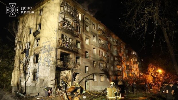 Rusia a atacat din nou Kievul cu rachete balistice. Cel puțin nouă oameni au murit