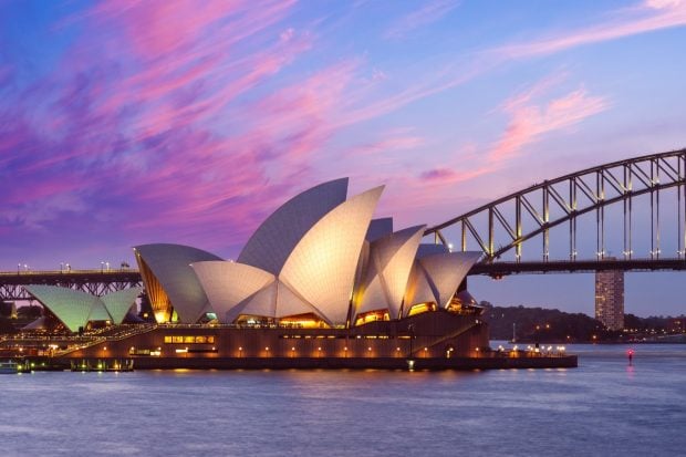 Descoperă Australia într-un circuit complet: orașe vibrante, plaje exotice și peisaje sălbatice impresionante