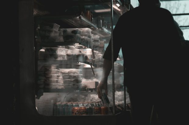 Care sunt echipamentele frigorifice indispensabile pentru funcționarea eficientă a unei cafenele