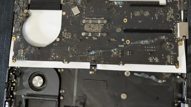 Restaurarea datelor de pe MacBook-urile cu Apple Silicon: importanța esențială a plăcii de bază originale