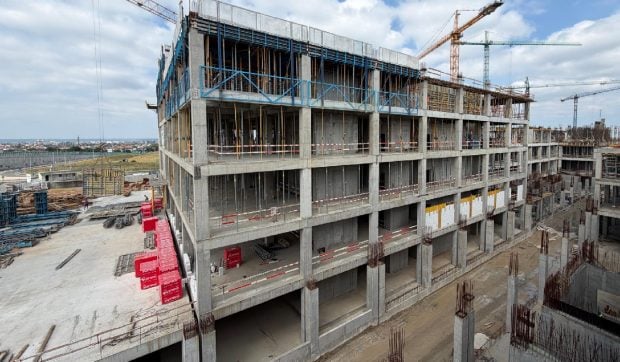 Spitalul Regional Craiova atinge ultimul etaj și se pregătește să devină a doua cea mai impresionantă clădire din România
