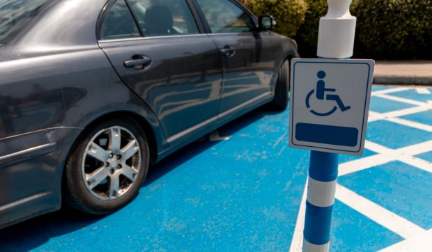 Un șofer a primit o amendă de 160 de euro pentru că a parcat pe propriul loc pentru persoane cu dizabilități, în Viena