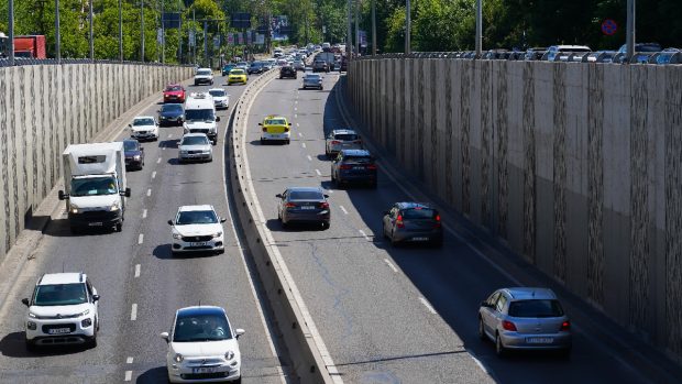 Scăderea înmatriculărilor de vehicule rutiere în România în trimestrul II 2026, cu excepția autoturismelor noi și a mopedelelor