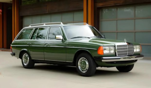 Un Mercedes din 1979, scos după 38 de ani dintr-o alunecare de teren în Italia, vândut cu peste 250.000 de dolari în SUA