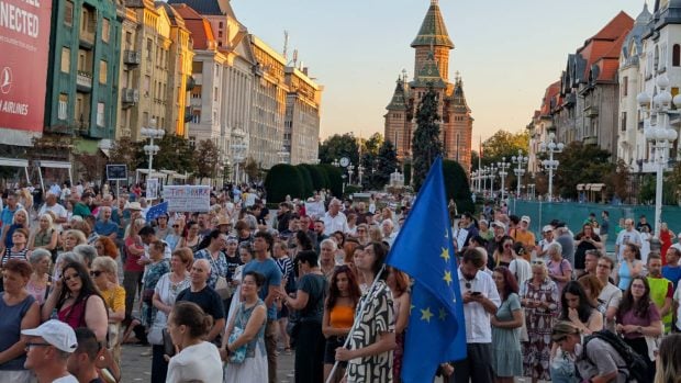 Criza politică de la noi și legitimitatea afectivă. Un articol despre neîncrederea românilor în instituții
