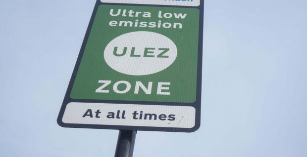 Noul Cod al Urbanismului prevede restricții pentru mașinile poluante: consiliile locale au 12 luni să stabilească zonele cu emisii zero și emisii scăzute
