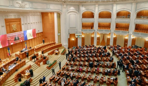 Top cei mai „scumpi” parlamentari români în 2026. Cât au costat deplasările externe ale aleșilor, în frunte cu Alina Gorghiu și Titus Corlățean