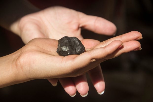 Descoperire Excepțională: Meteorit de 17 Kilograme Găsit în Căutarea Aurului Dezvăluie Secrete din Originea Sistemului Solar
