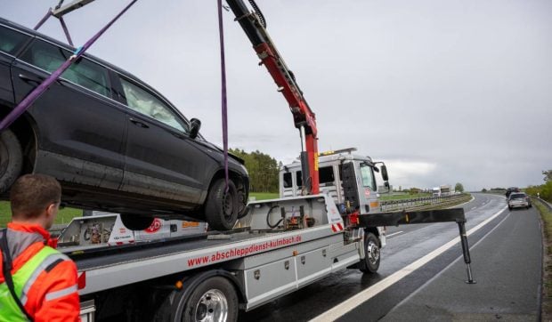 Șofer suedez plătește aproape 600 de euro pentru un vehicul de protecție adus la intervenția rutieră