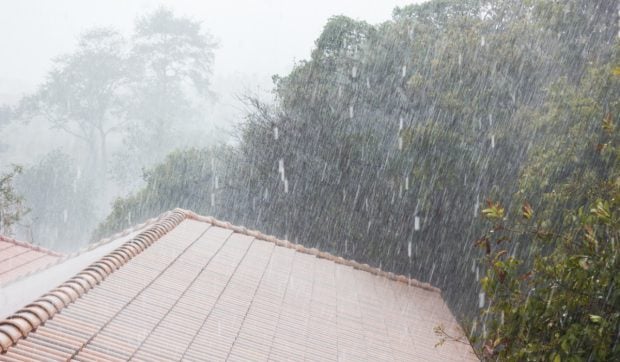ANM a emis pentru sâmbătă noi avertizări de fenomene meteo extreme: furtuni puternice, dar și caniculă în următoarele ore