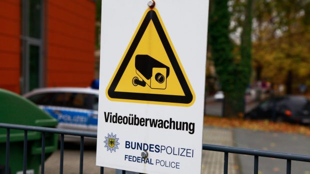 Ascunzătoare de arme descoperită într-o pădure de lângă Berlin și un suspect arestat în România. Germania acuză serviciile secrete rusești că puneau la cale asasinate