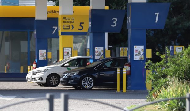 Prețuri Carburanți Stabile pe 22 August 2026: Doar Benzina la Rompetrol în București a Suferit o Ușoară Creștere