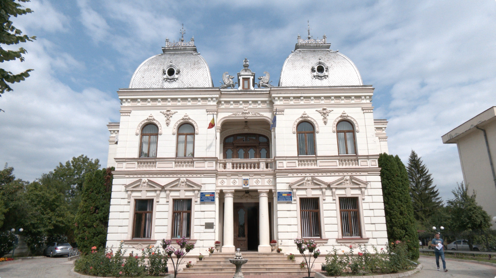 Interesele din spatele exproprierilor pentru proiectul „Grădina Timpului” din Câmpina. Aruncați în stradă pentru un chioșc de sucuri și trei băncuțe: „Mama nu știe nimic, n-ar suporta”