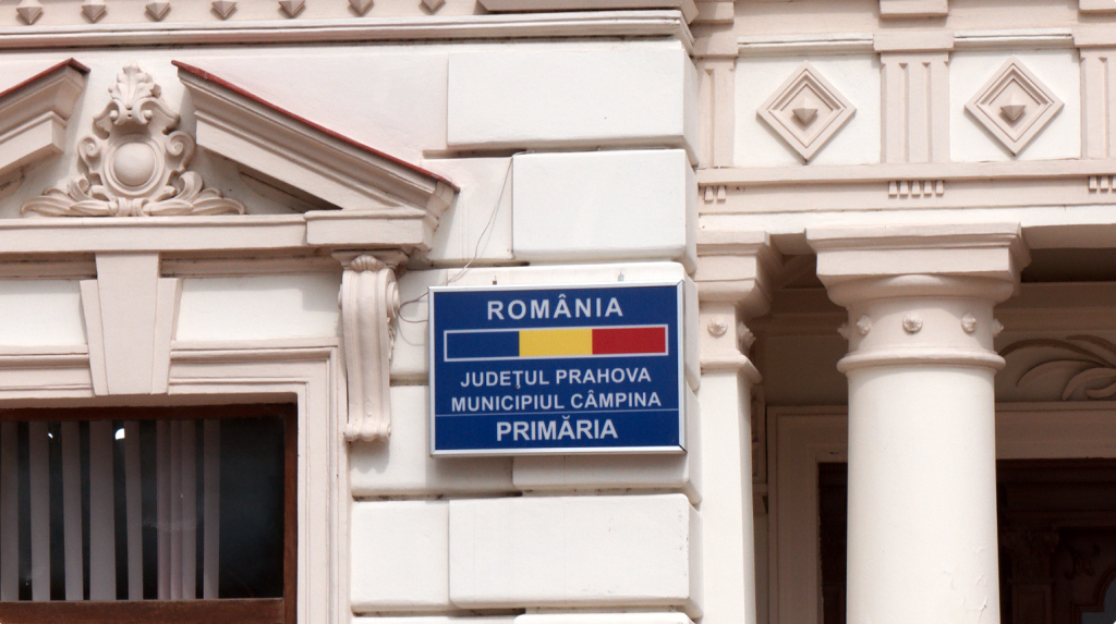 Interesele din spatele exproprierilor pentru proiectul „Grădina Timpului” din Câmpina. Aruncați în stradă pentru un chioșc de sucuri și trei băncuțe: „Mama nu știe nimic, n-ar suporta”