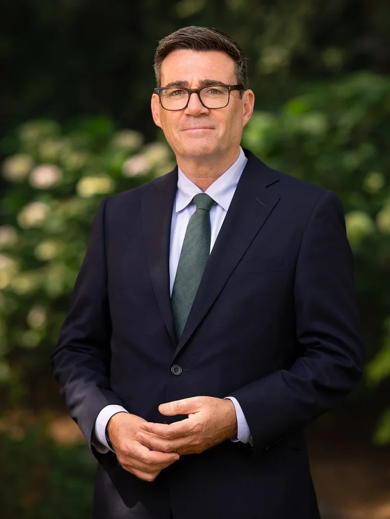 portretul oficial al premierului britanic Andy Burnham