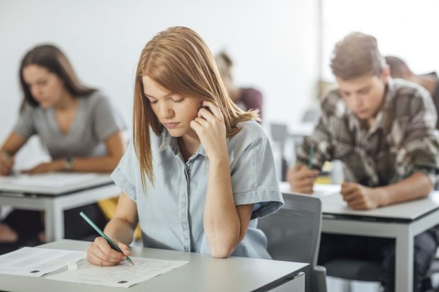 Bacalaureat 2026 – Sesiunea de toamnă: astăzi se desfăşoară proba la alegere a profilului, subiectele urmează să fie publicate