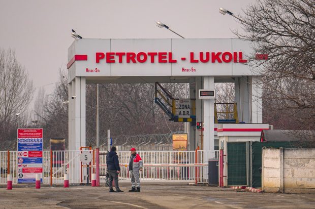 Petrotel Lukoil cere insolvența pentru a salva rafinăria strategică din Ploiești