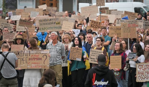 Val de proteste la Kiev, după ce Volodimir Zelenski l-a demis pe ministrul Apărării, Mîhailo Fedorov