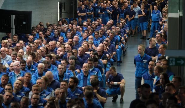 Până la 250.000 de euro pentru plecări voluntare: o companie germană pregătește pachete compensatorii pentru mii de angajați