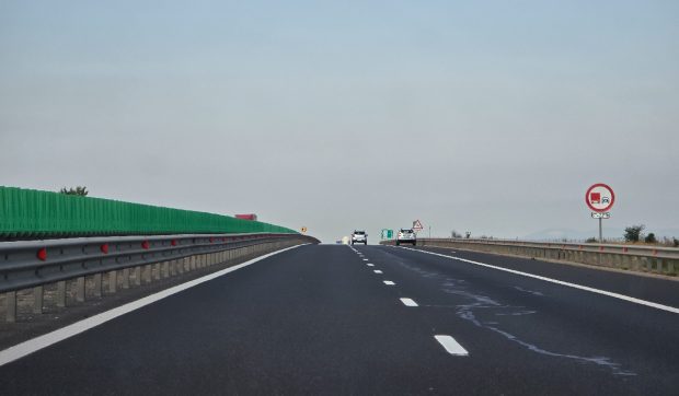 19 apeluri la 112 după ce un bărbat a mers cu tricicleta pe contrasens, pe Autostrada A1. Ce amendă a primit
