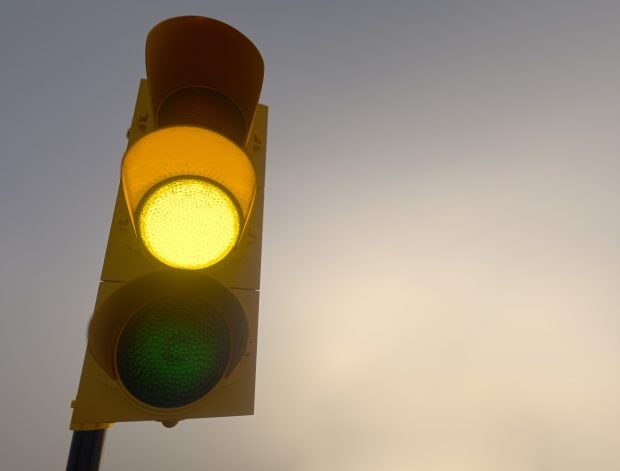 Defecțiuni la semafoare în circa 35 de intersecții din București provoacă dificultăți în trafic