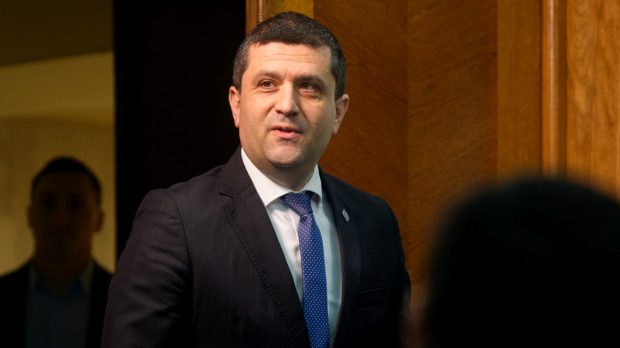 Radu Miruță acuză PSD de „vânzarea intereselor armatei române și a intereselor României” și spune: „De asta țipă mulți în jurul programului SAFE. Și-au bătut joc pe combinații”