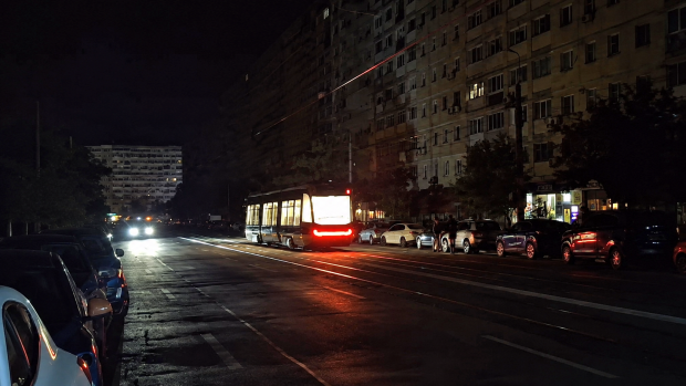 Primul oraș din România care stinge iluminatul public după miezul nopții. Primarul, după avalanșa de critici negative: „Este simplu să nu-ți pese de nimic, să stai tolănit cu o bere în față”