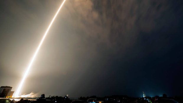 Fragmentul rachetei SpaceX va lovi Luna cu o viteză de peste 8.700 km/h și va genera un crater vizibil de pe Pământ