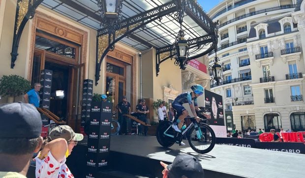 Echipele de la La Vuelta 2026 își protejează bicicletele de lux în Port Hercule, în contextul valului de furturi organizate