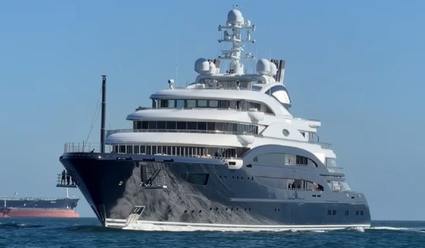 Mohammed bin Salman a achiziționat un superiaht luxoș, cu o cameră misterioasă „antirău de mare”