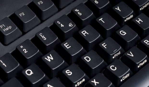 De ce tasta „Q” e în colțul din stânga sus al tastaturii: istoria unei mari erori de design care a dus la formatul pe care-l folosim în fiecare zi