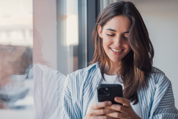 Șapte activități constructive pe telefon care îți pot îmbunătăți starea de spirit, limitând timpul irosit pe scroll nesfârșit