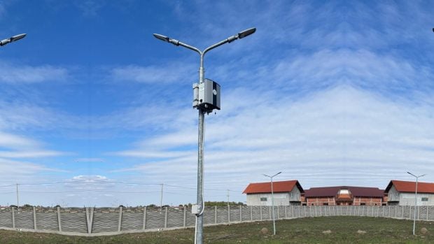 Norul de fum din Serbia, urmărit în timp real în Timiș. Rețeaua județeană monitorizează evoluția poluării
