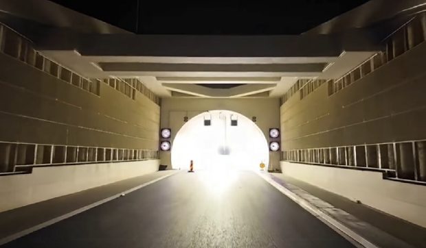 Cum arată Tunelul Momaia de 1.350 de metri înainte de inaugurare: Secțiunea 4 din Autostrada Sibiu-Pitești a ajuns la un stadiu de 97%