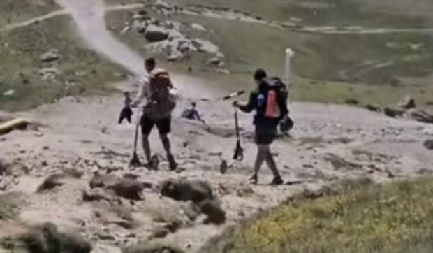 Trotinete pe Platoul Bucegi, turiști ironizați online.