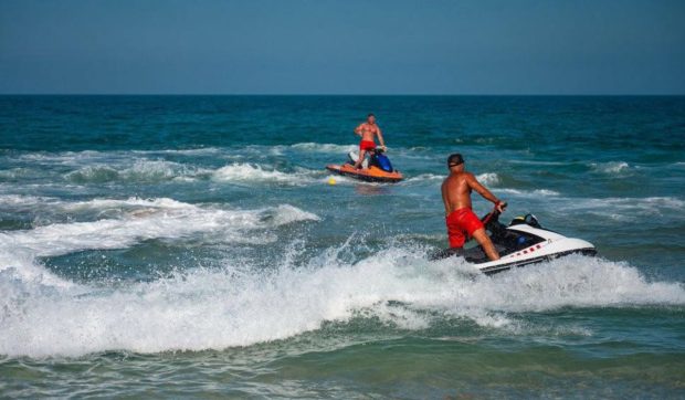 Un turist salvat din mare de trei ori în aceeași zi de salvamari, la Eforie, a intrat și a patra oară în apă și s-a înecat