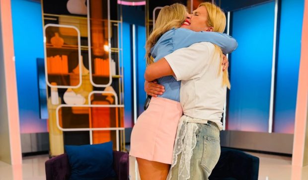 Mirela Vaida, revedere emoționantă după Asia Express: „A condus o noapte întreagă doar ca să-mi facă o surpriză!”
