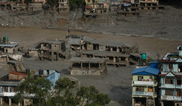Bilanțul dezastrului din Nepal a crescut la 469 de morți. Imagini dramatice cu clădiri înghițite de noroi și operațiuni contracronometru de salvare