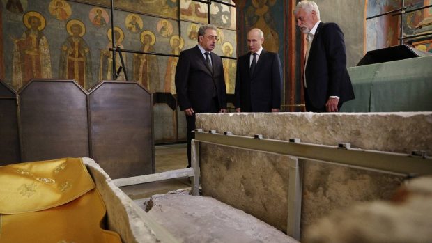 Vladimir Putin marchează descoperirea rămășițelor istorice ale cneazului Dmitri Donskoi la Kremlin