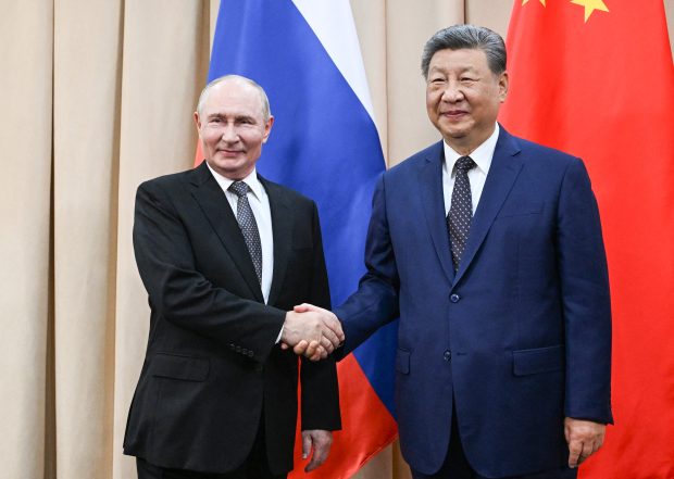 Întâlnire la nivel înalt între China și Rusia, pe teren neutru: Vladimir Putin și Xi Jinping au vorbit la summitul SCO din Kârgâzstan. Războiul din Ucraina, abordat doar „în trecere”