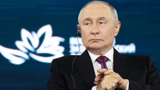 Vladimir Putin le spune rușilor, înainte de alegeri, că nu are planuri de mobilizare și le cere să fie „pregătiți” pentru continuarea crizei de combustibili