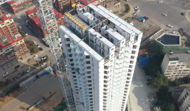 Cum au construit chinezii un zgârie-nori de 26 de etaje în 120 de ore: are 208 apartamente și 14.000 de metri pătrați | VIDEO