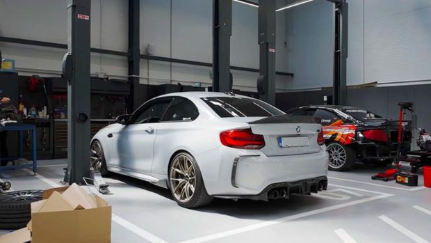 Mecanicii români arată frânele topite spectaculos ale unui BMW M2: ce s-a întâmplat