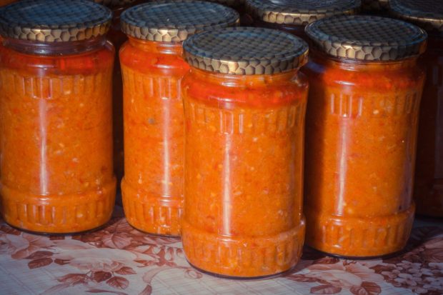 De ce să întorci borcanele după ce pui zacusca. Trucul care îți salvează conservele